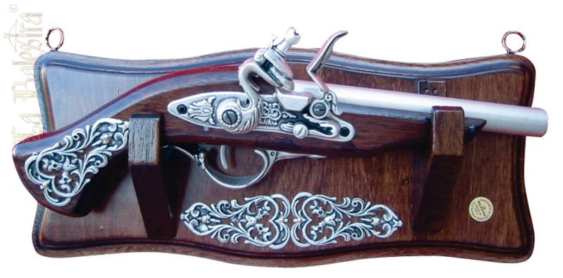 Трофей с пистолетом с серебряным напылением (ARG-6)